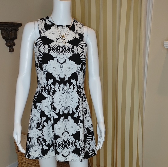 BEC & BRIDGE FLORAL MINI DRESS 6 - Picture 5 of 6
